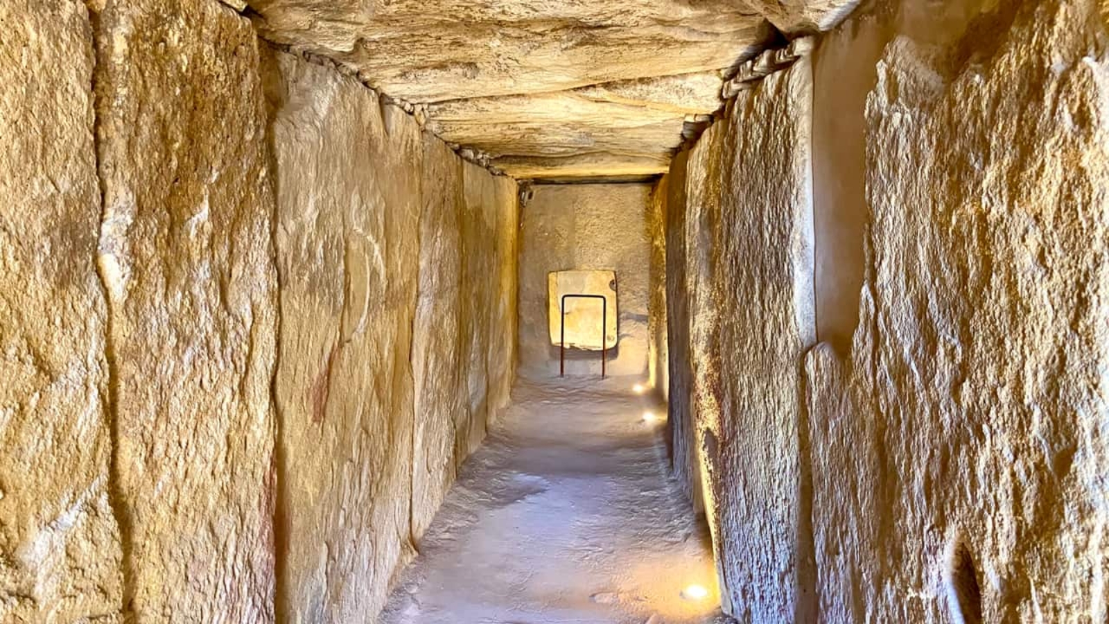 Interior Dolmen de viera Antequera