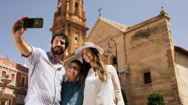 Familia haciendo ruta 120 minutos